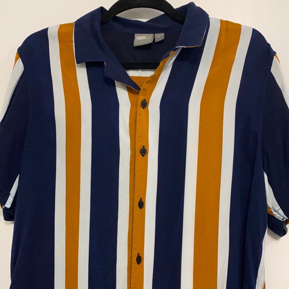 Short sleeve button up
